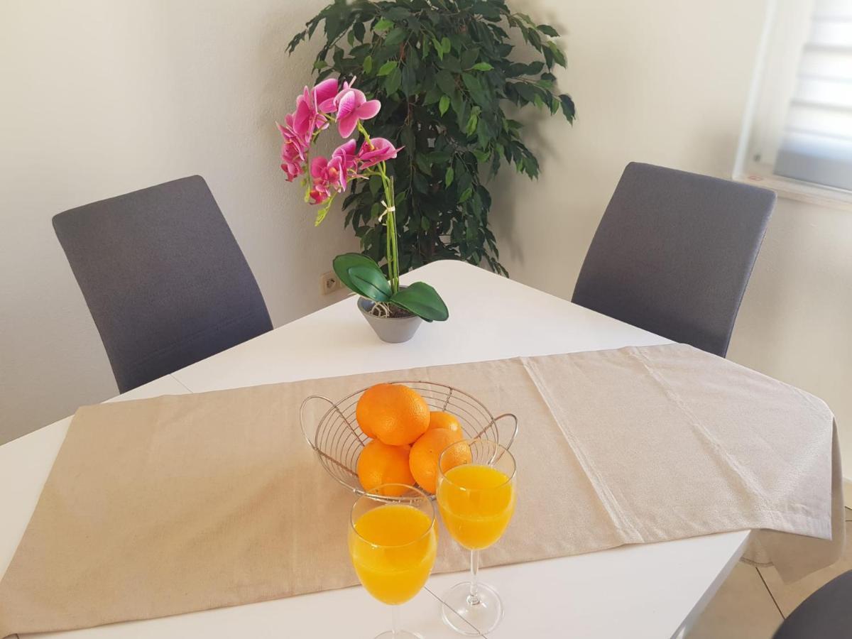 Apartman Mia With Pool1 Split Exteriör bild