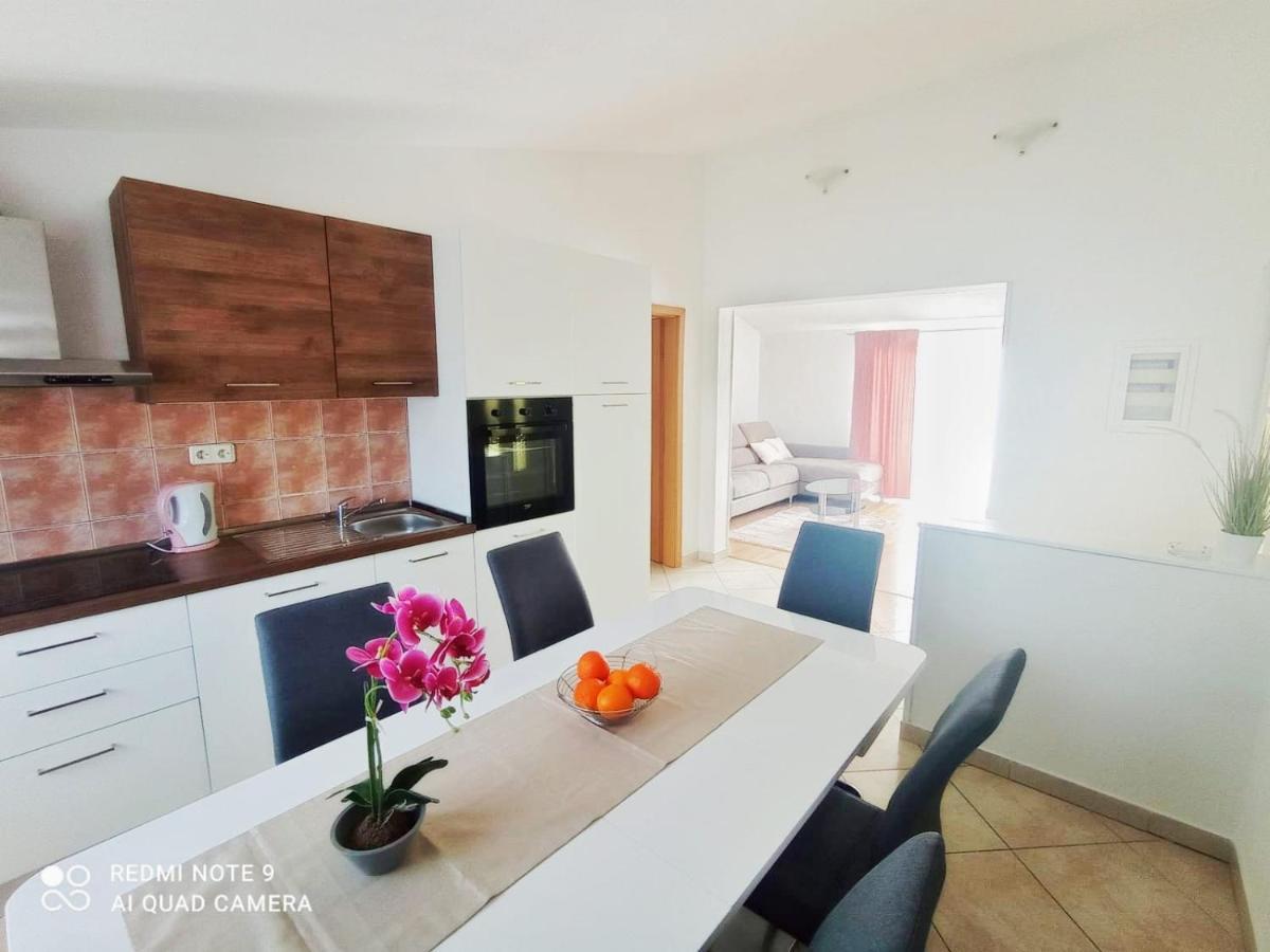 Apartman Mia With Pool1 Split Exteriör bild
