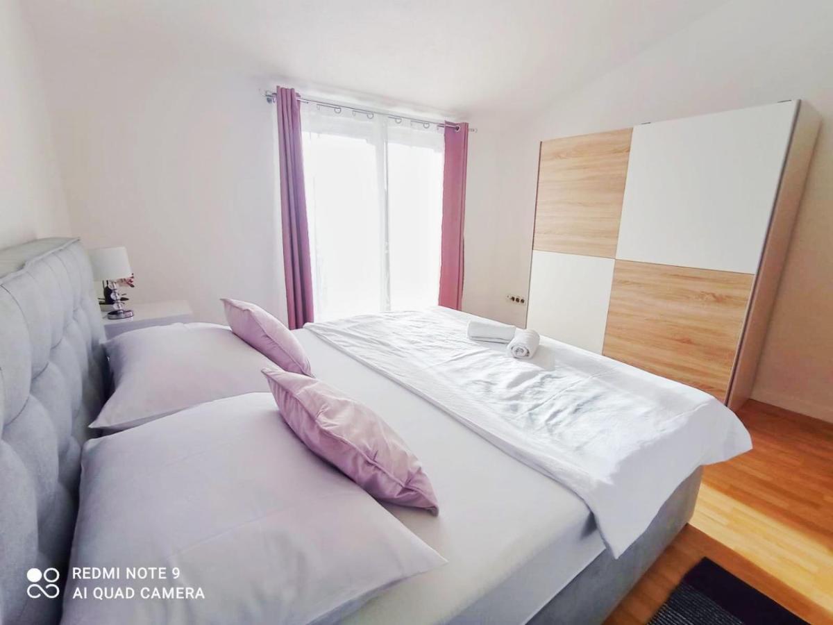 Apartman Mia With Pool1 Split Exteriör bild