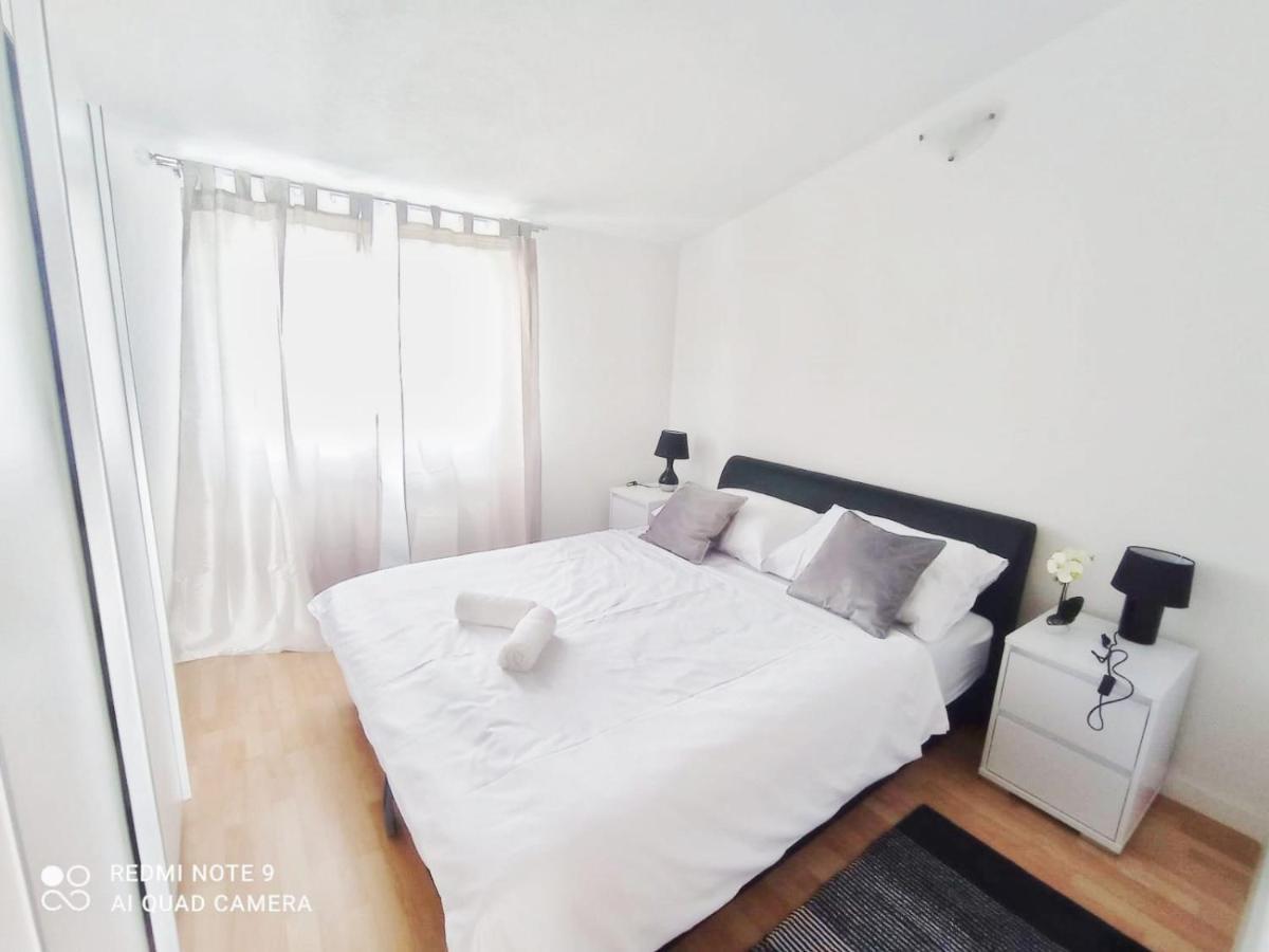Apartman Mia With Pool1 Split Exteriör bild