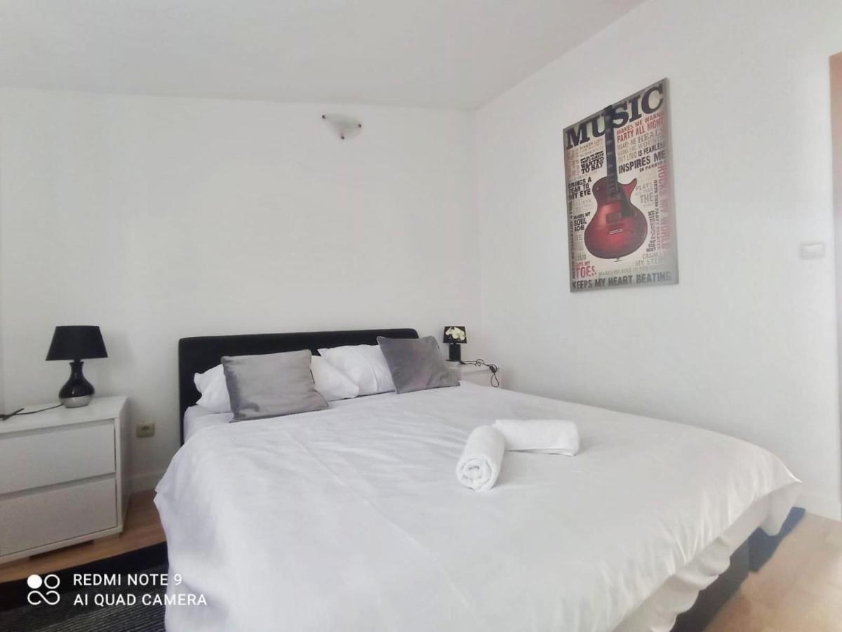 Apartman Mia With Pool1 Split Exteriör bild