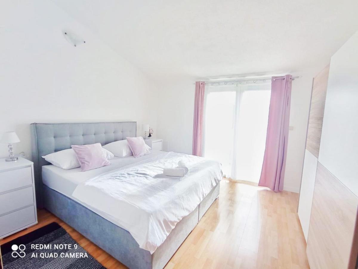 Apartman Mia With Pool1 Split Exteriör bild