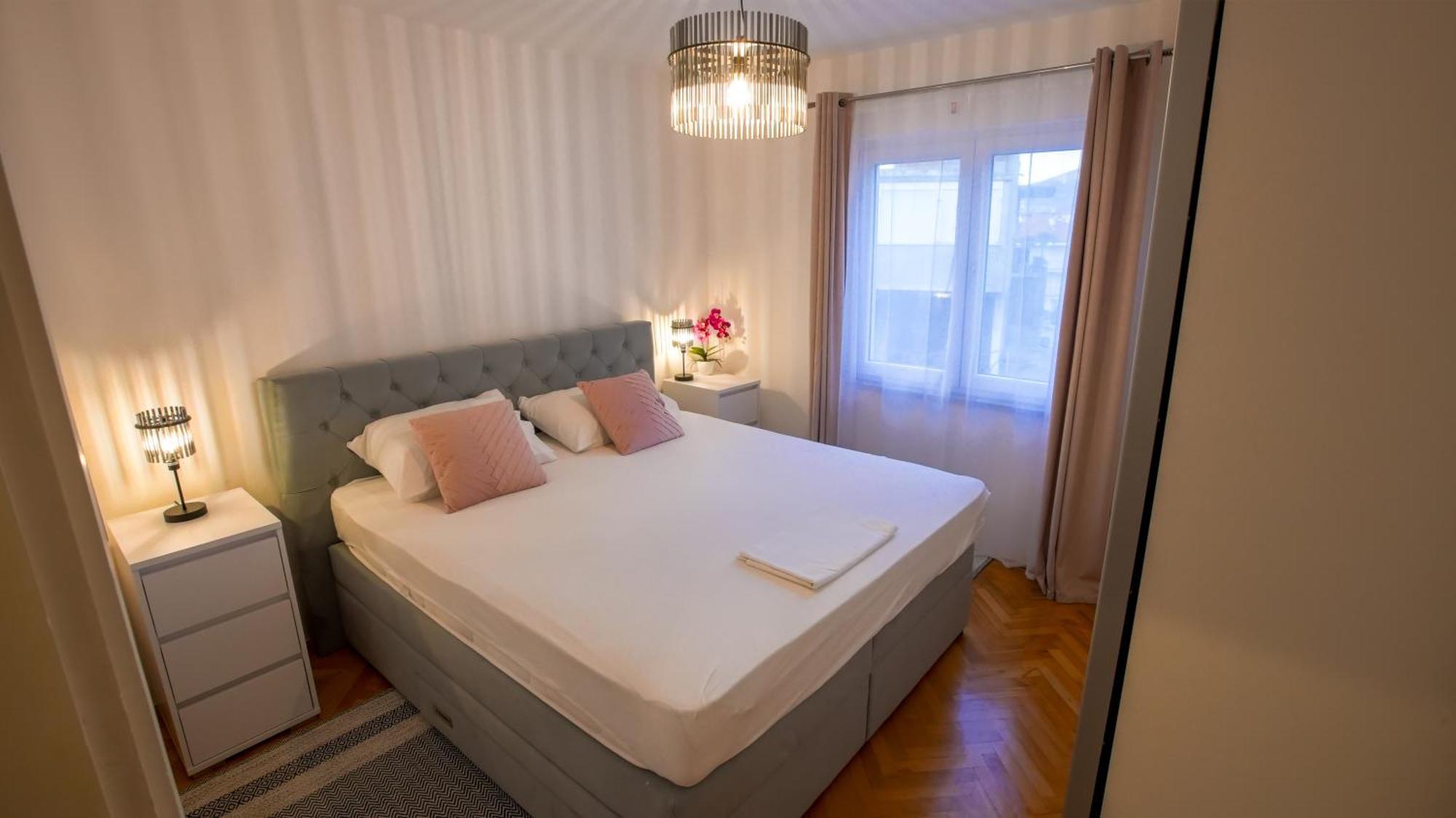 Apartman Mia With Pool1 Split Exteriör bild