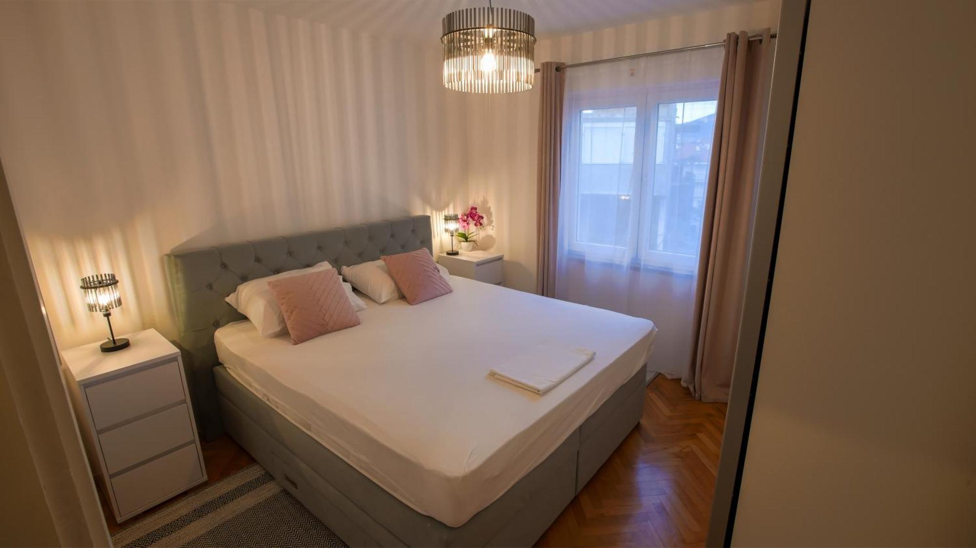 Apartman Mia With Pool1 Split Exteriör bild